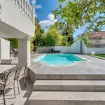 Vila Luxury Face To The Sea - Swimming Pool *