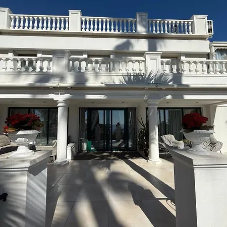 Vila Luxury Face To The Sea - Swimming Pool *