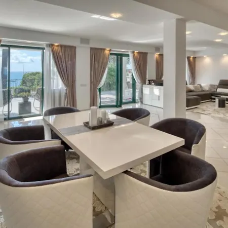 Villa Luxury Face To The Sea - Swimming Pool