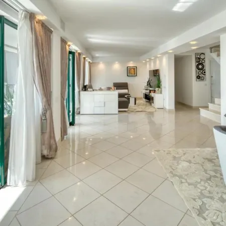 Luxury Face To The Sea - Swimming Pool *